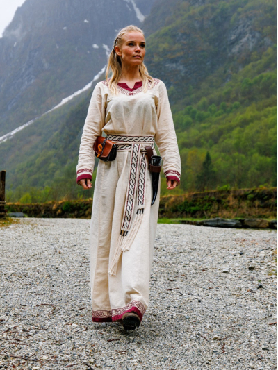 Trollfelsen Mittelalter Kleid Leonardo Carbone Lagertha rot2